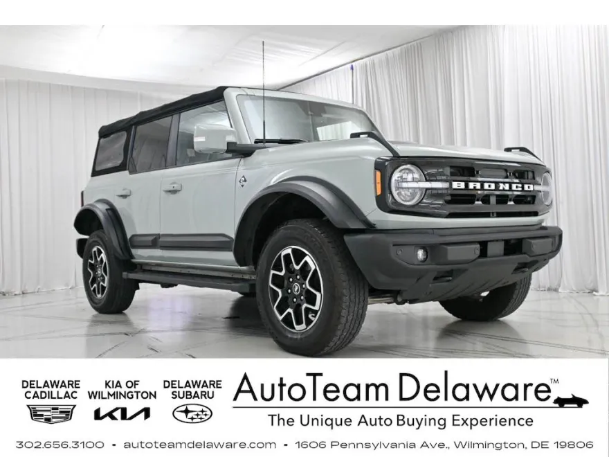2022 Ford Bronco Outer Banks photo 1