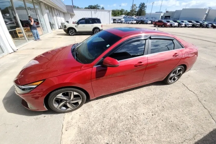 2022 Hyundai Elantra Limited photo 1