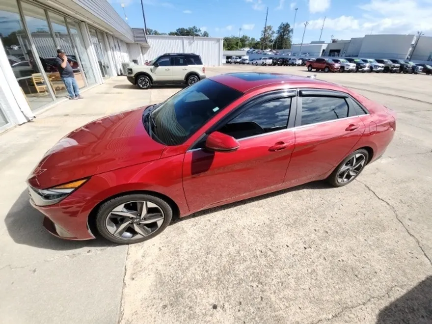 2022 Hyundai Elantra Limited photo 1
