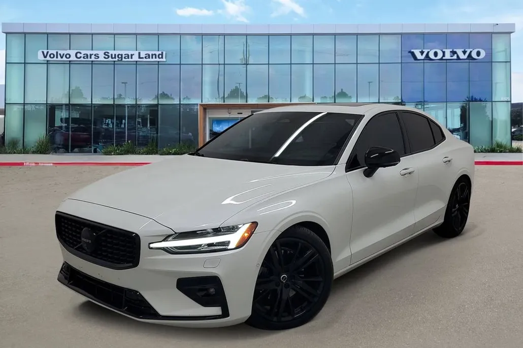 2024 Volvo S60 B5 Plus Black Edition photo 1