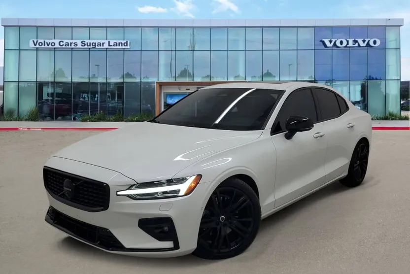 2024 Volvo S60 B5 Plus Black Edition photo 1