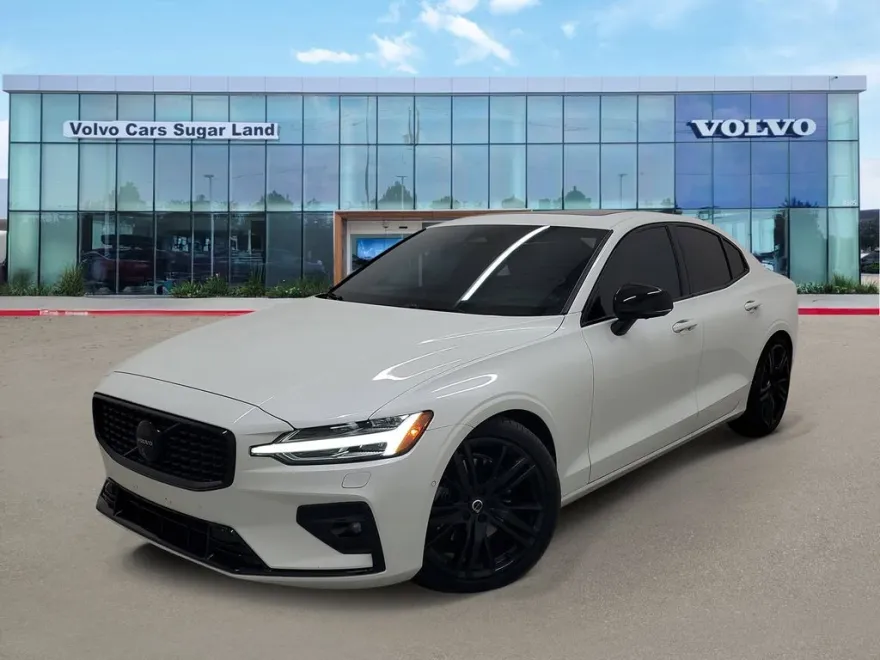 2024 Volvo S60 B5 Plus Black Edition photo 1
