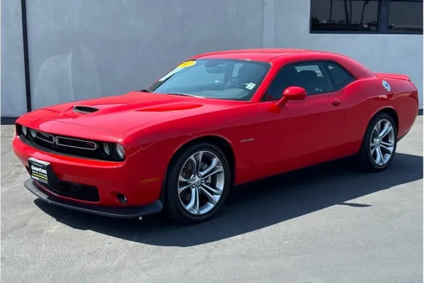 2022 Dodge Challenger R/T photo 1