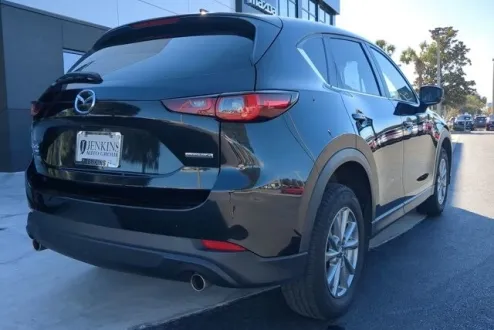 2023 Mazda CX-5 2.5 S Preferred photo 2
