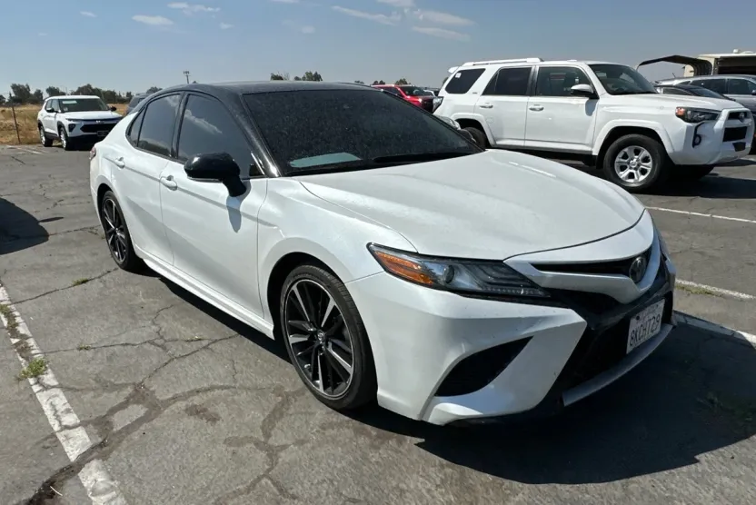 2019 Toyota Camry XSE photo 1