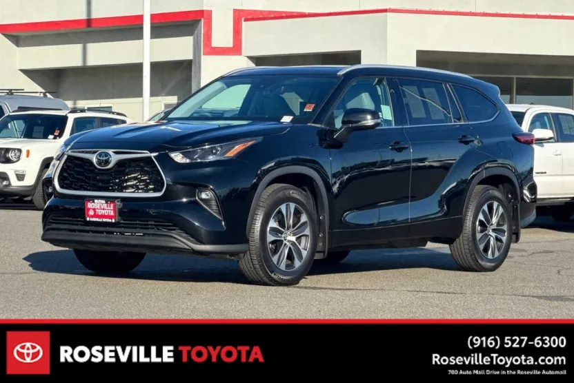 2022 Toyota Highlander XLE photo 1