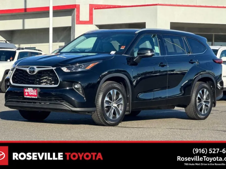 2022 Toyota Highlander XLE photo 1
