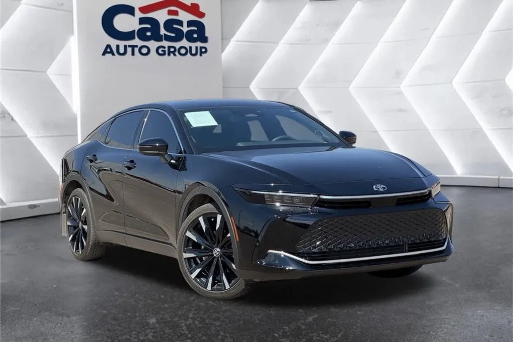 2023 Toyota Crown Platinum photo 1