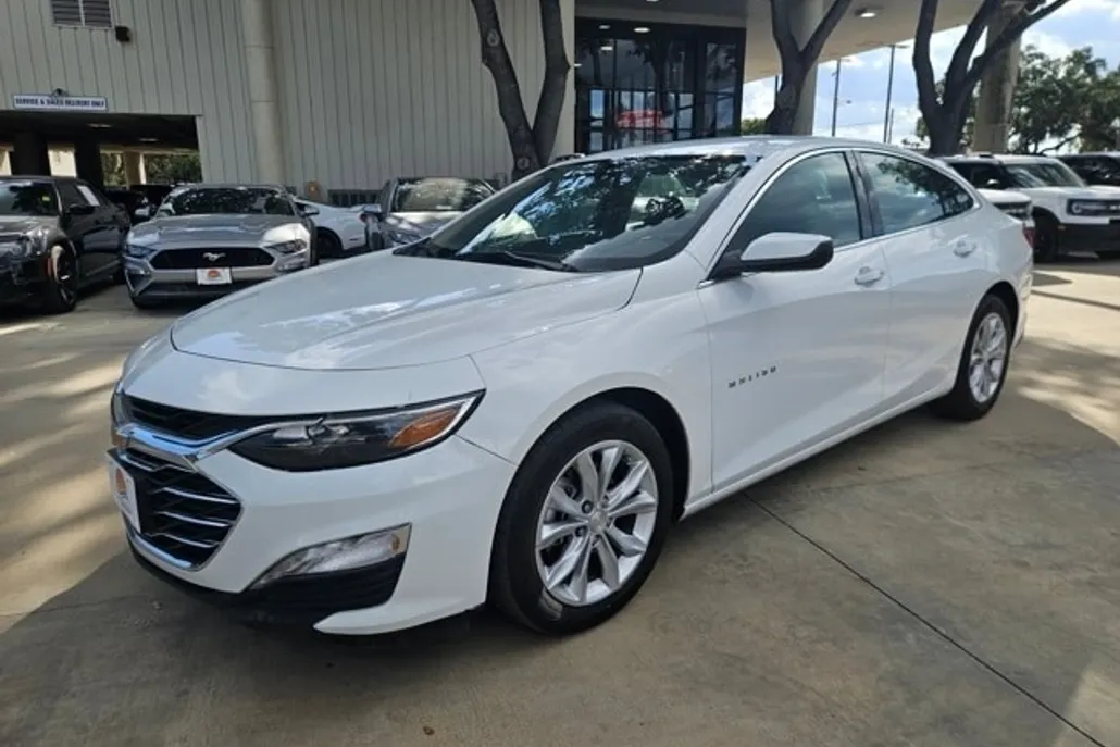 2023 Chevrolet Malibu 1LT photo 1
