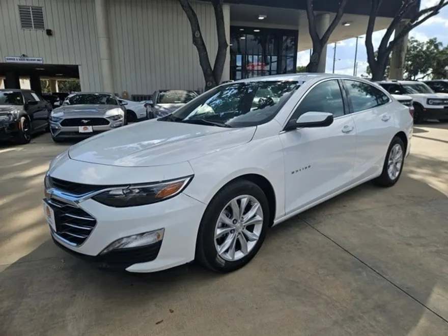 2023 Chevrolet Malibu 1LT photo 1