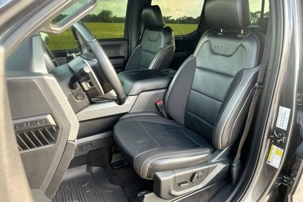 2020 Ford F-150 Raptor photo 1