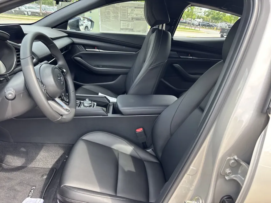 2025 Mazda Mazda3 Hatchback 2.5 Select Sport photo 1