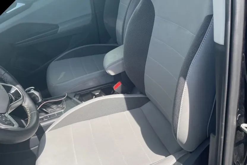2022 Volkswagen Taos SE photo 1