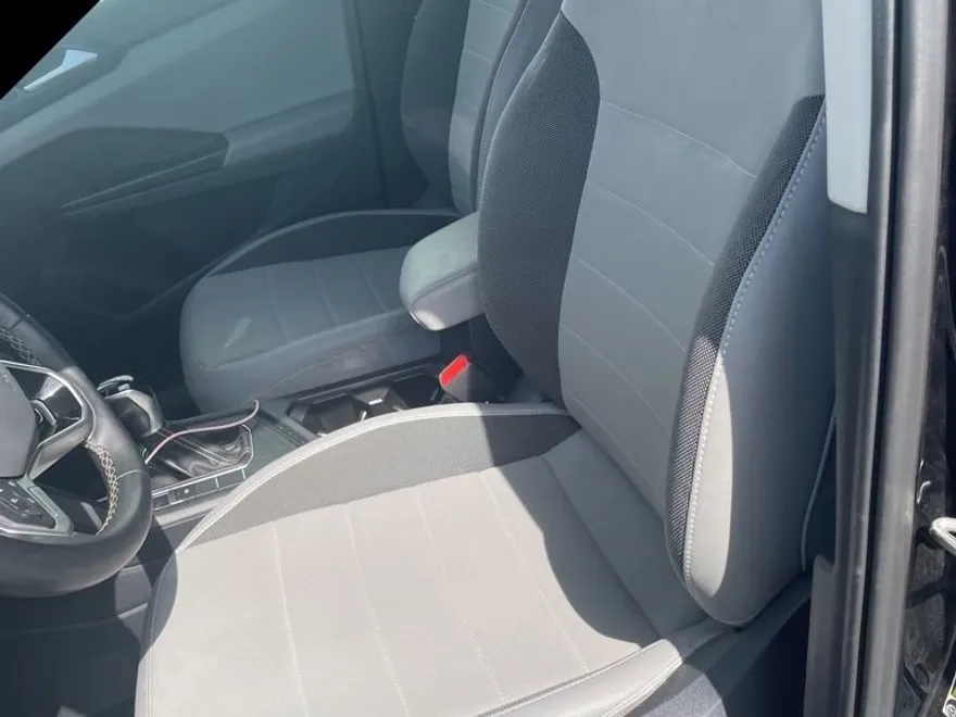 2022 Volkswagen Taos SE photo 1