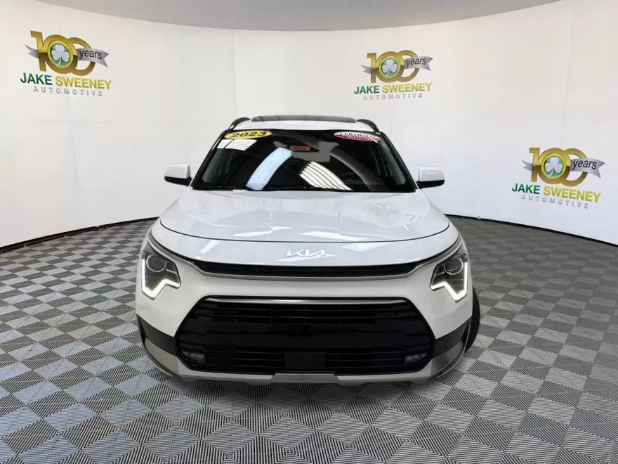 2023 Kia Niro EX Touring photo 1