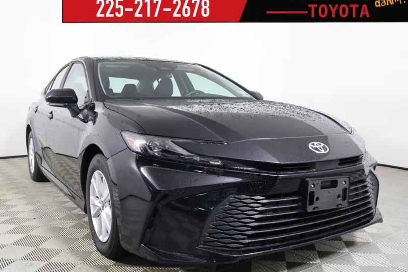 2025 Toyota Camry LE photo 1