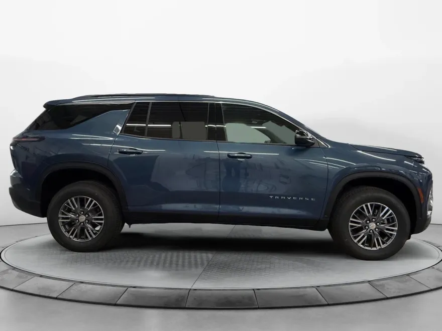 2026 Chevrolet Traverse L photo 1