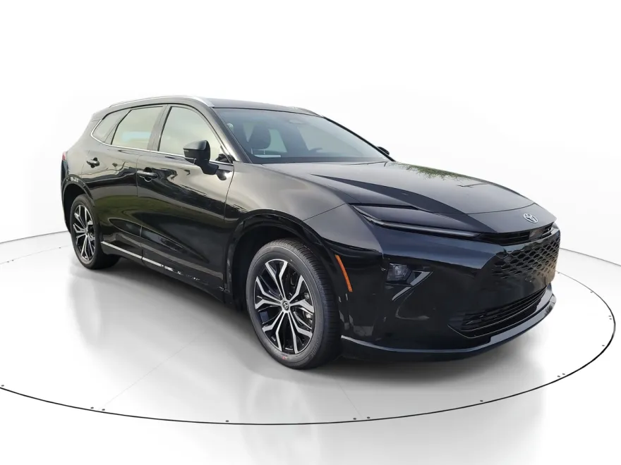2025 Toyota Crown Signia XLE photo 1