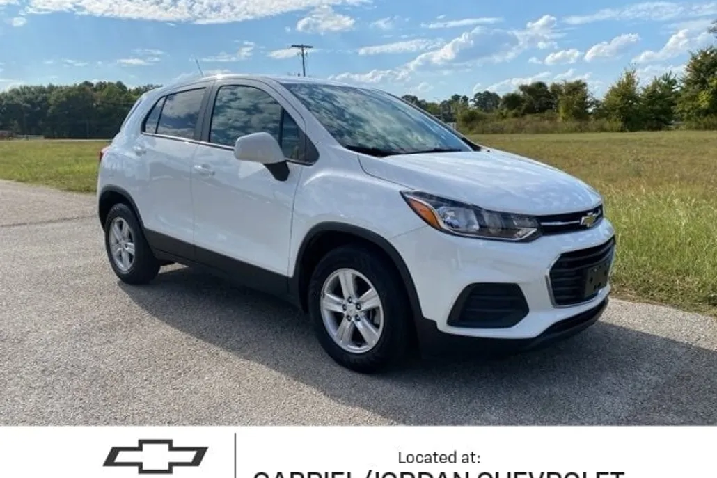2022 Chevrolet Trax LS photo 1