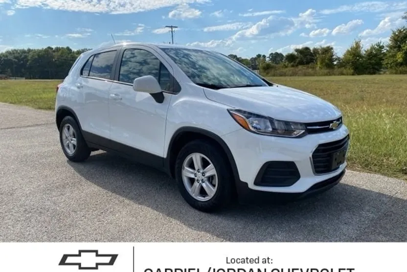 2022 Chevrolet Trax LS photo 1