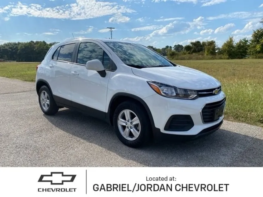 2022 Chevrolet Trax LS photo 1
