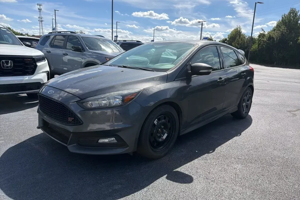 2017 Ford Focus ST photo 1