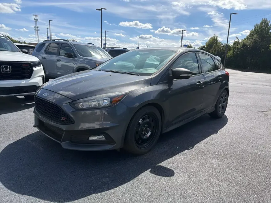2017 Ford Focus ST photo 1