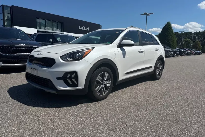 2022 Kia Niro Plug-In Hybrid LXS photo 1