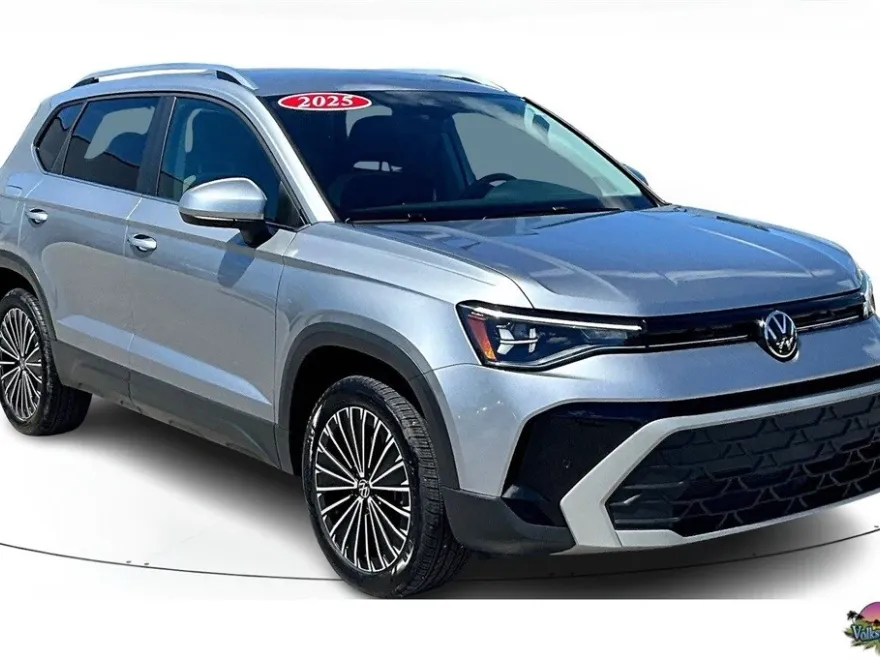 2025 Volkswagen Taos SE photo 1