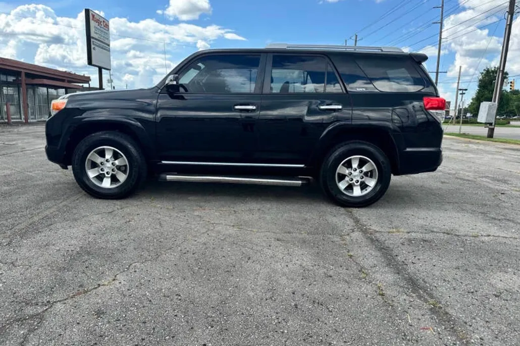 2013 Toyota 4Runner SR5 photo 1