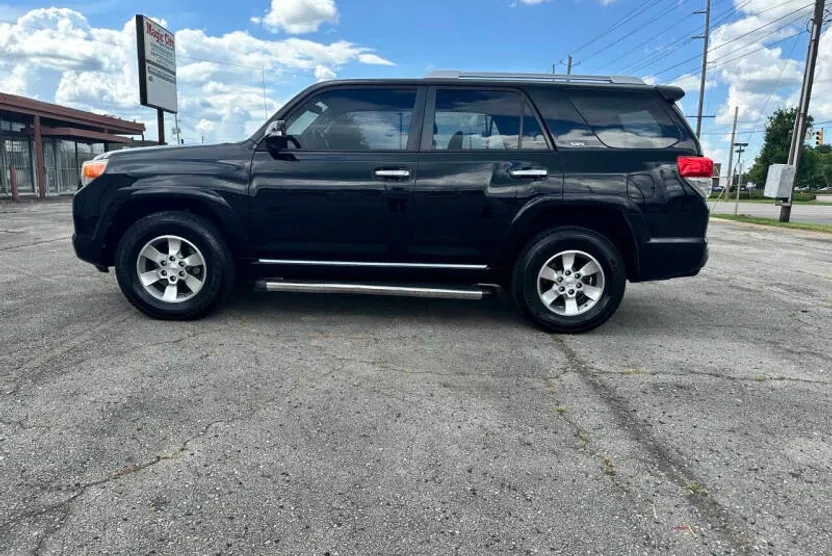 2013 Toyota 4Runner SR5 photo 1