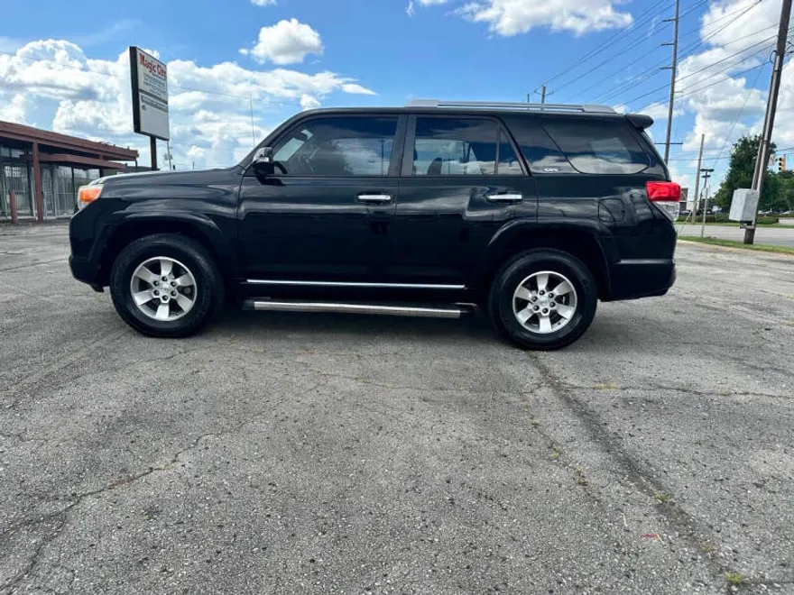 2013 Toyota 4Runner SR5 photo 1