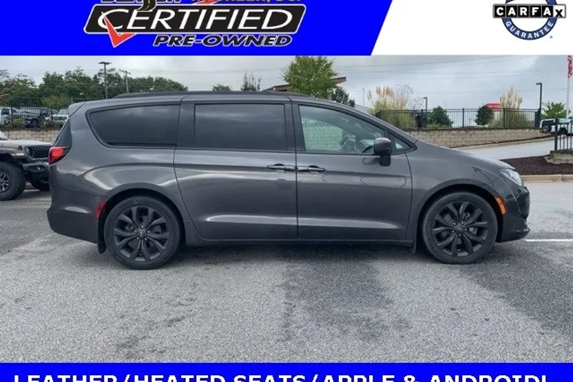 2020 Chrysler Pacifica Touring Plus photo 1
