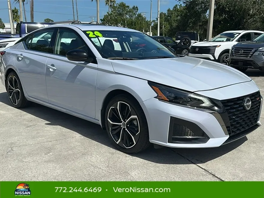 2024 Nissan Altima 2.5 SR photo 1