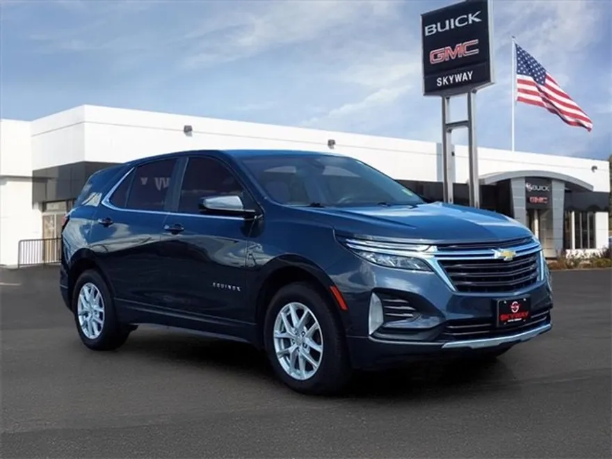 2023 Chevrolet Equinox LT photo 1