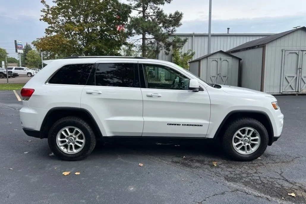 2019 Jeep Grand Cherokee Laredo E photo 1