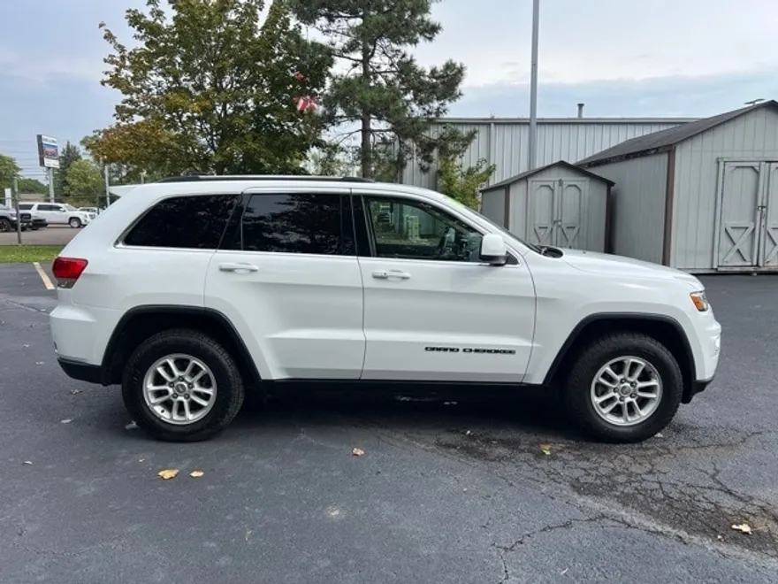 2019 Jeep Grand Cherokee Laredo E photo 1