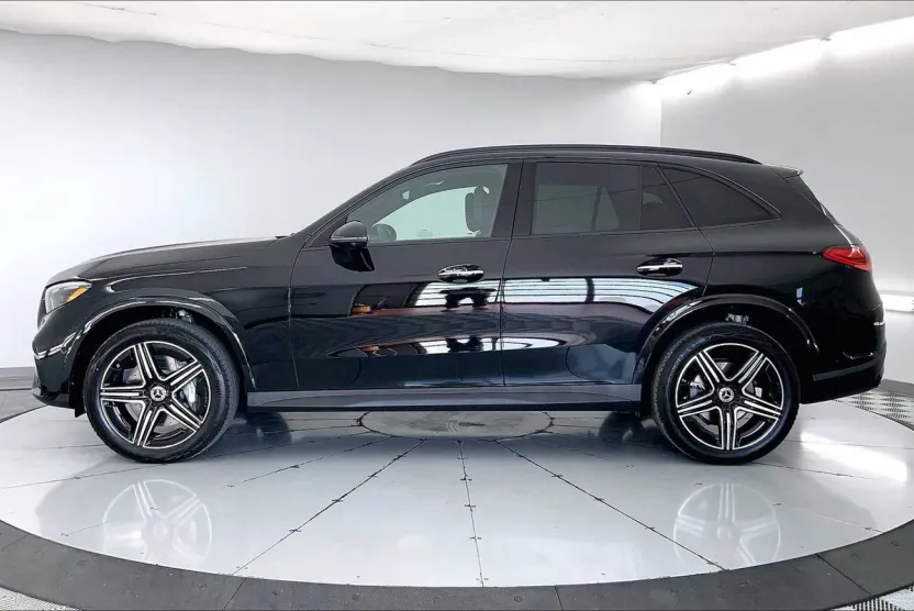 2026 Mercedes Benz GLC 300 4MATIC photo 1