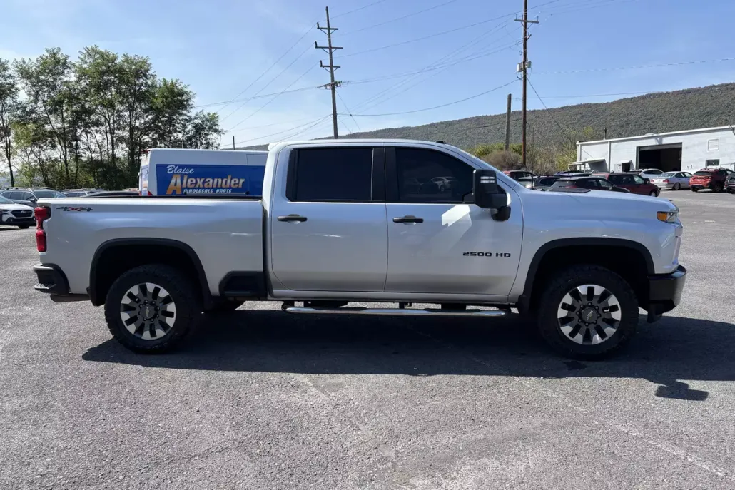 2022 Chevrolet Silverado 2500HD Custom photo 1