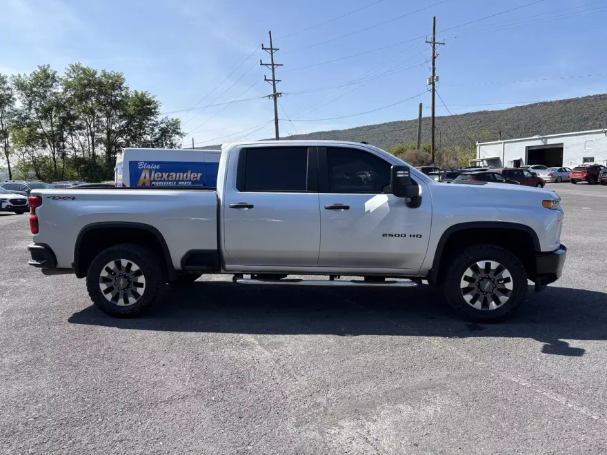 2022 Chevrolet Silverado 2500HD Custom photo 1