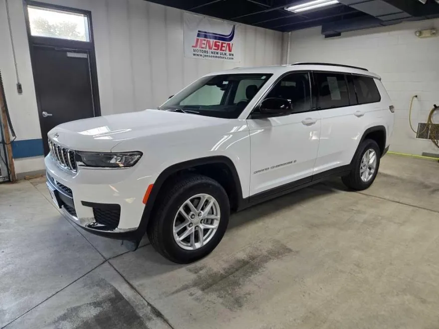 2023 Jeep Grand Cherokee Laredo photo 1