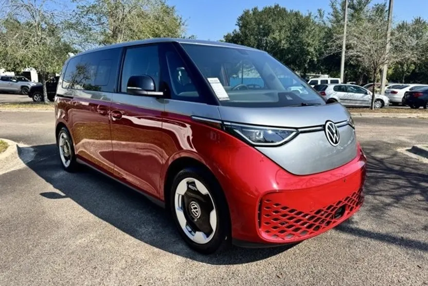 2025 Volkswagen ID. Buzz Pro Plus photo 1