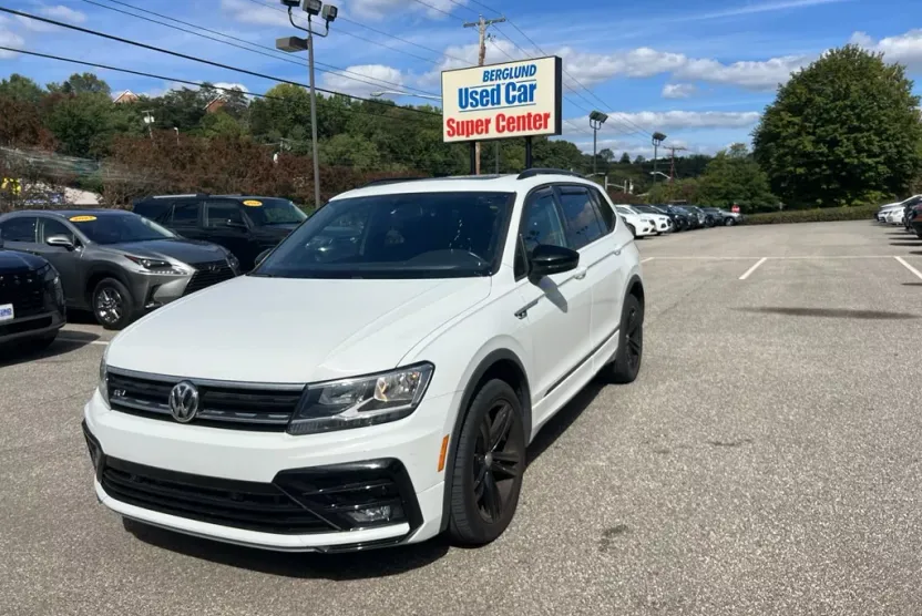 2019 Volkswagen Tiguan SEL R-Line photo 1