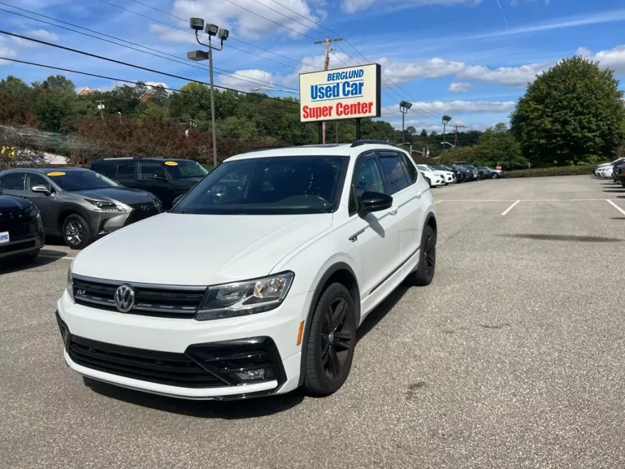 2019 Volkswagen Tiguan SEL R-Line photo 1