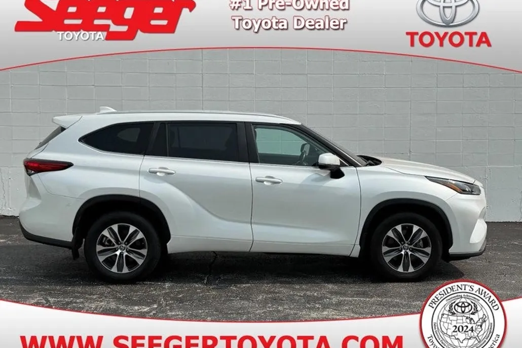 2023 Toyota Highlander XLE photo 1