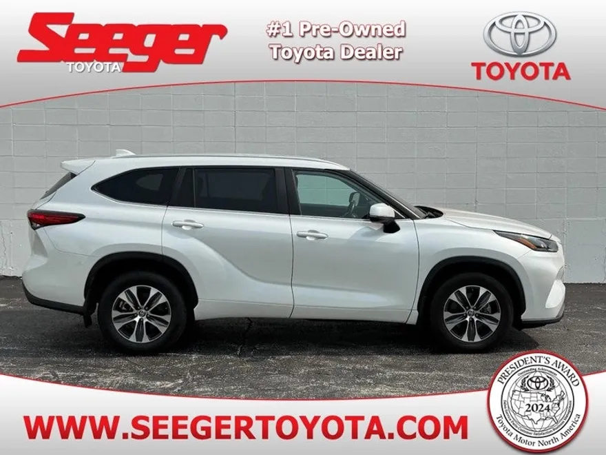 2023 Toyota Highlander XLE photo 1