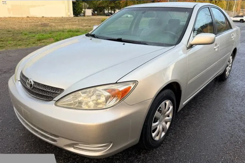 2002 Toyota Camry LE photo 1