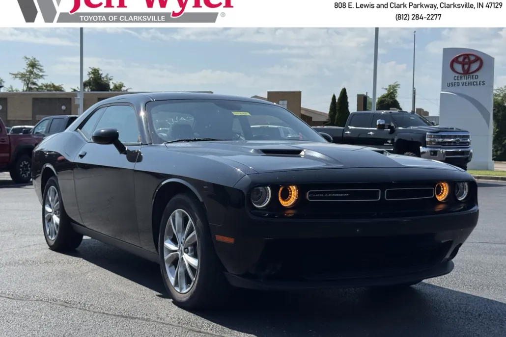 2023 Dodge Challenger SXT photo 1