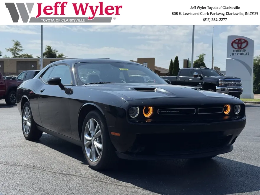 2023 Dodge Challenger SXT photo 1