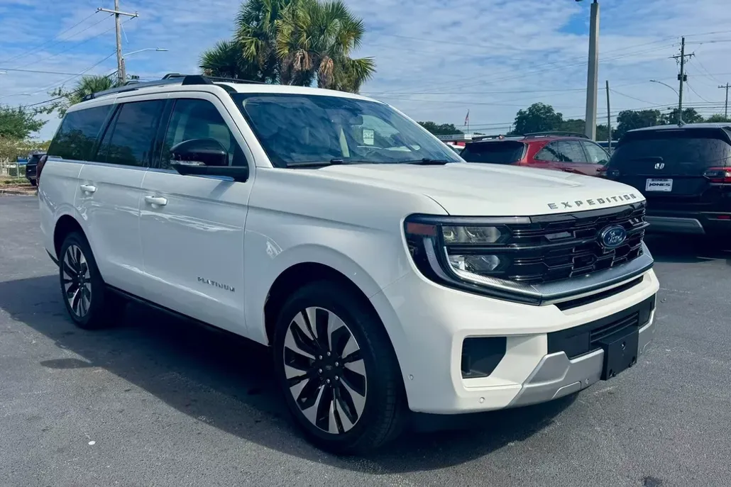 2025 Ford Expedition Platinum photo 1